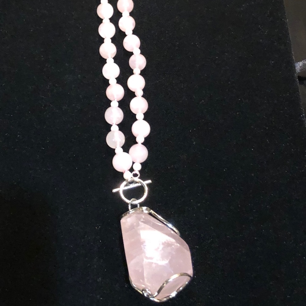 Beautiful Genuine Rose Quartz Pendant Necklace - Picture 1 of 6